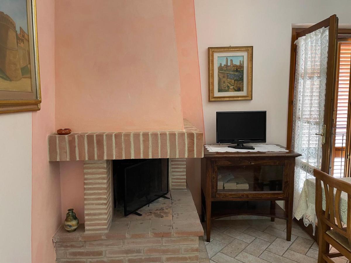 Casa Vacanza Le Case San Gimignano Exterior photo