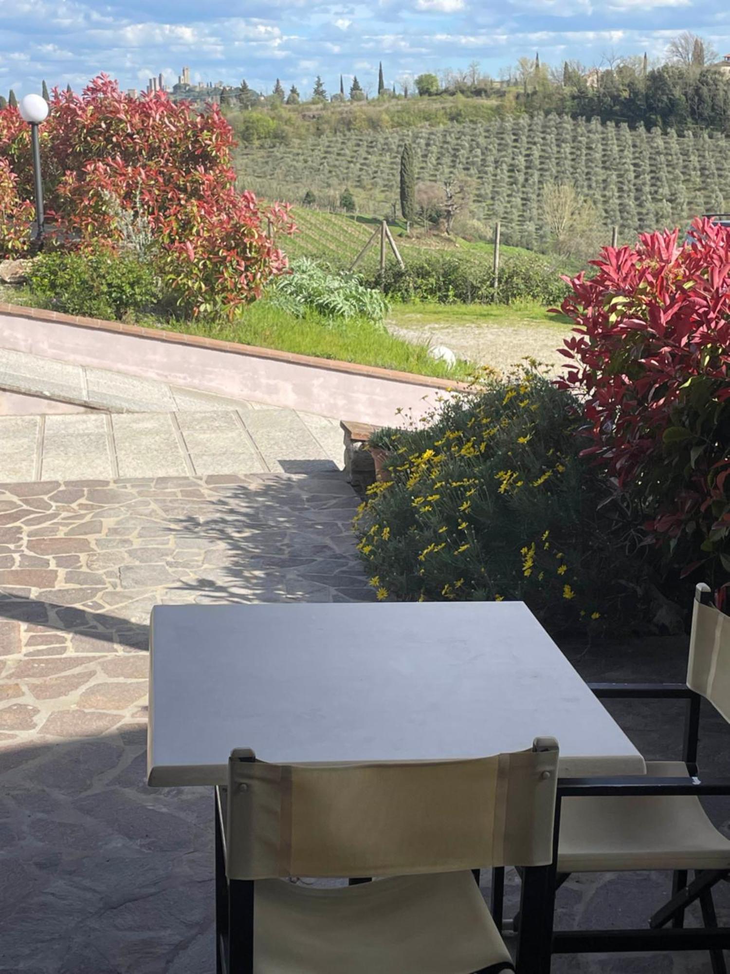 Casa Vacanza Le Case San Gimignano Exterior photo